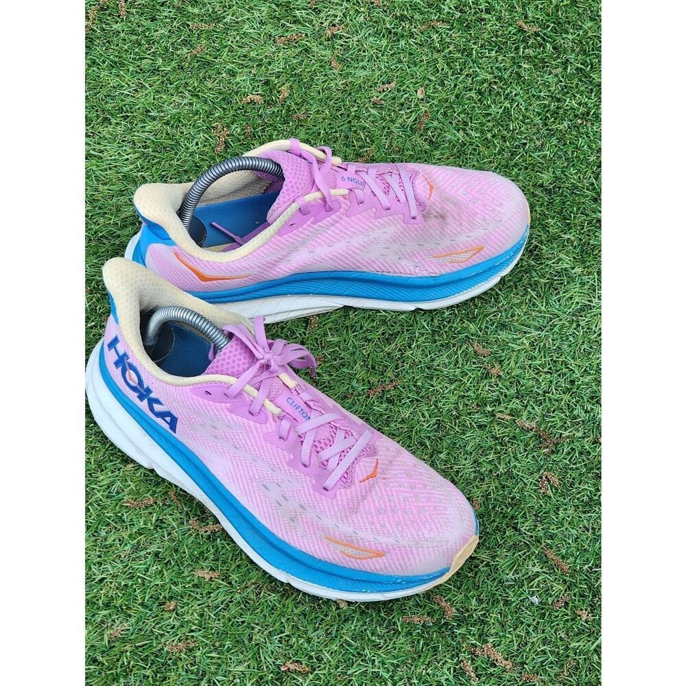 HOKA CLIFTON 9 - Womens Athletic Shoes - SIZE 9.5B  ((Please See All Pictures))